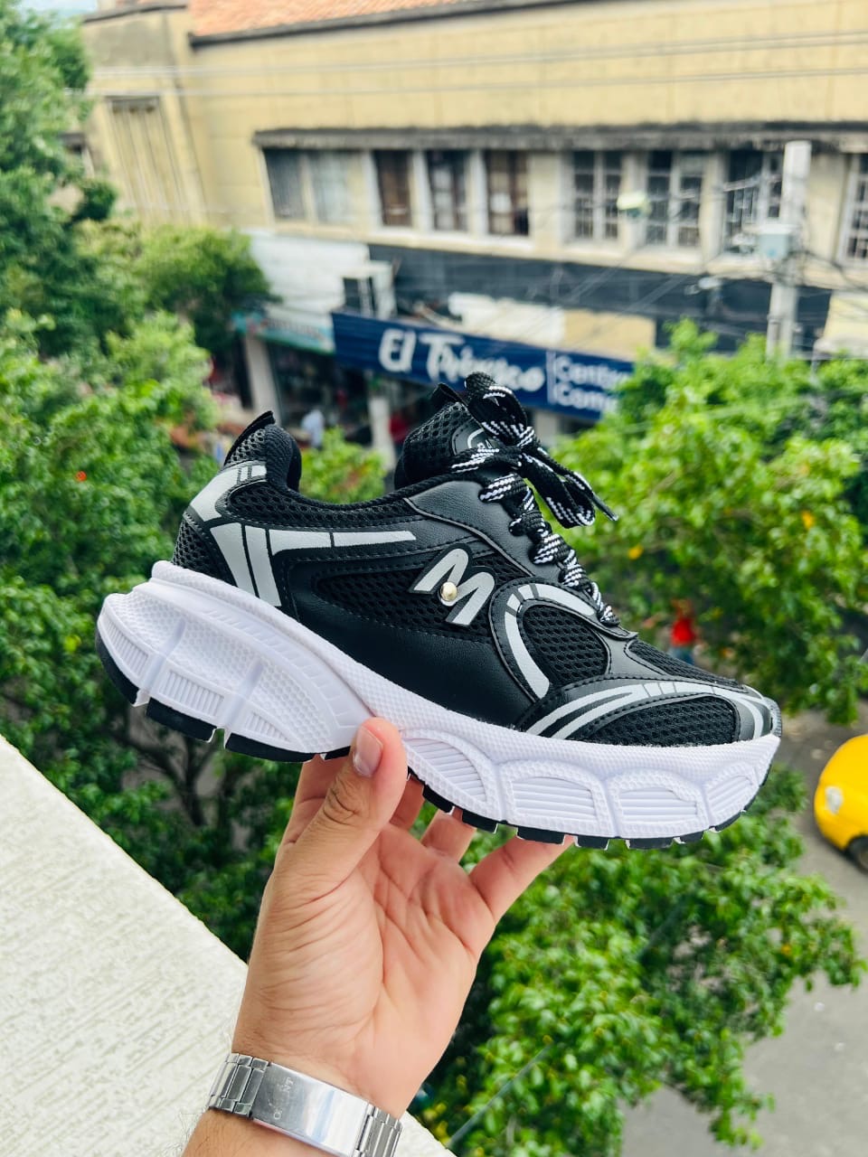Balenciaga para Dama – Lujo, Estilo y Poder en Cada Paso